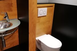 Rénovation d’un WC en chêne massif et MDF Noir